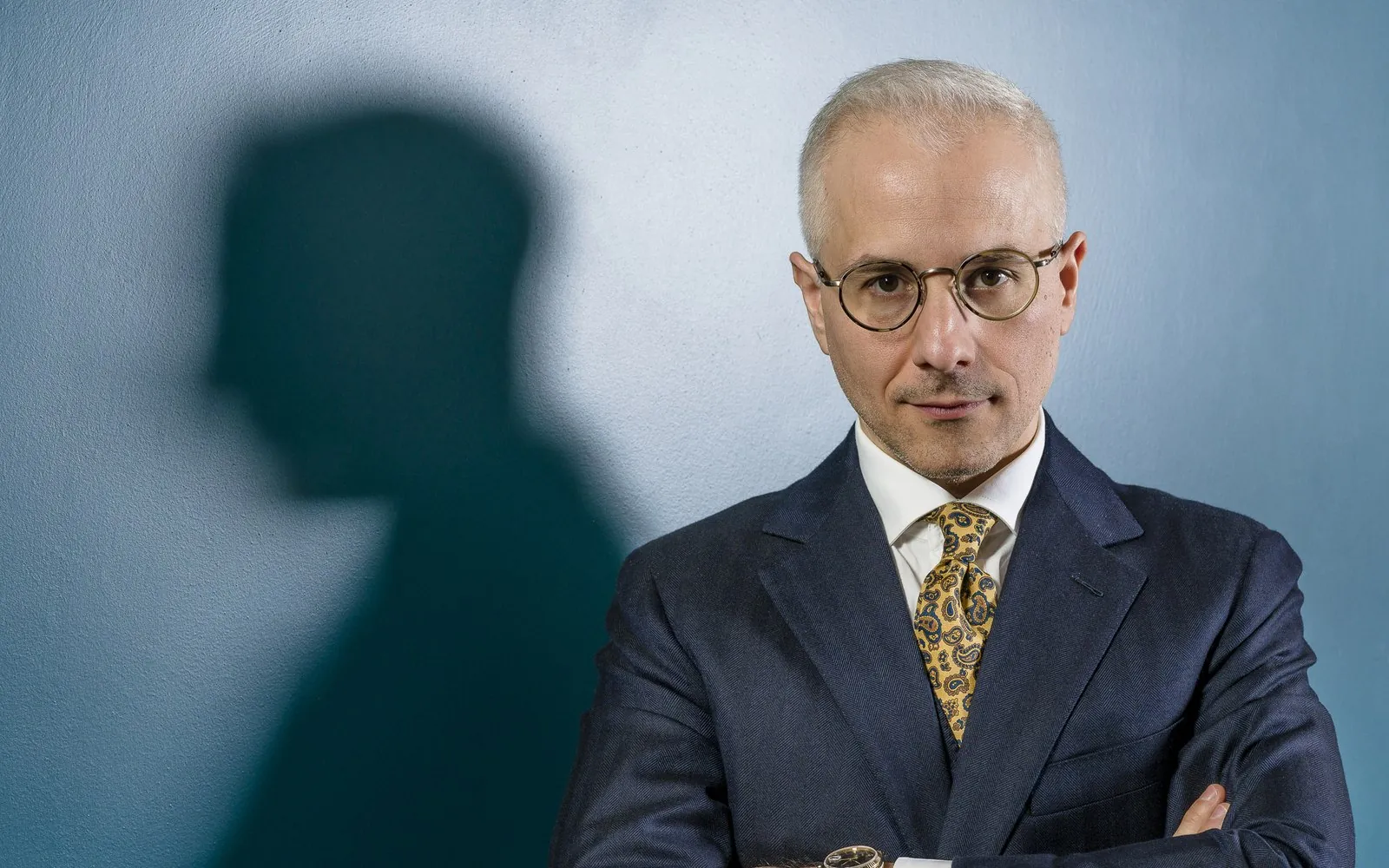 Avv. Mimmo Albanese nel proprio studio a Torino